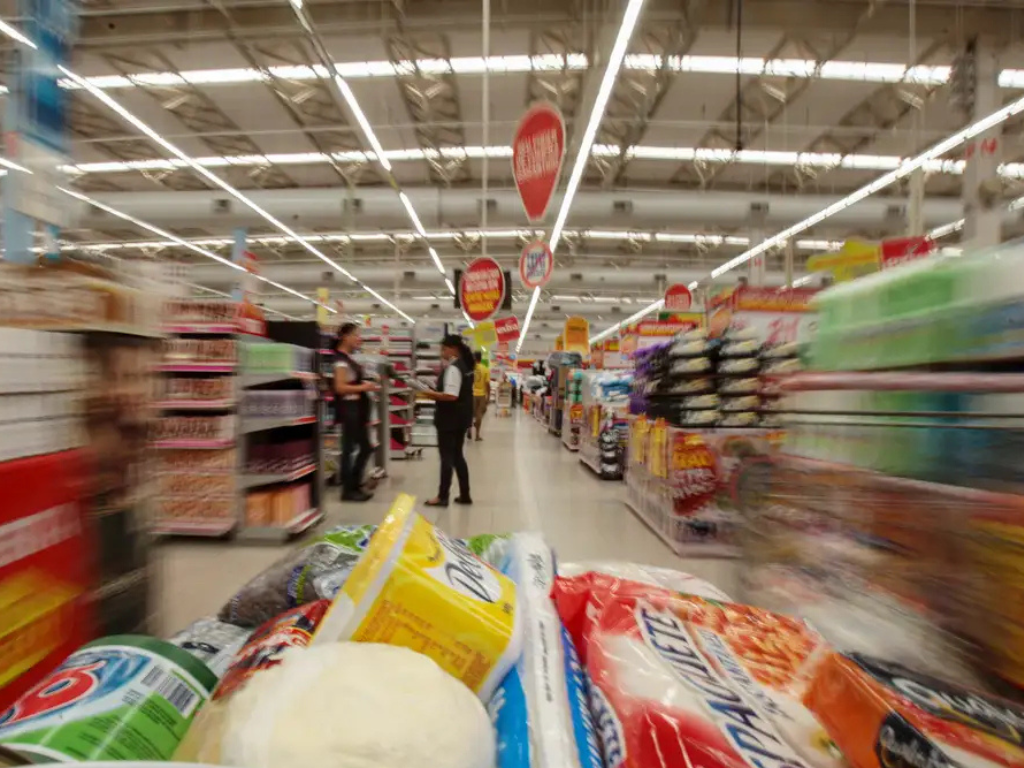 Clima, d�lar e pre�o da carne explicam infla��o acima da meta em 2024