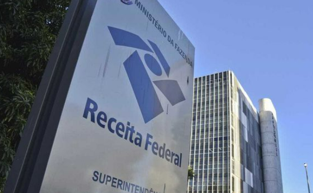 Receita Federal alerta sobre golpes que utilizam falsa taxa sobre Pix