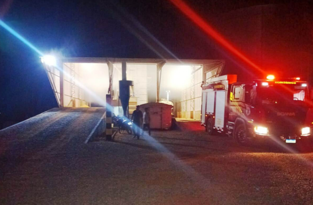 Bombeiros controlam princ�pio de inc�ndio em silo de Lucas do Rio Verde
