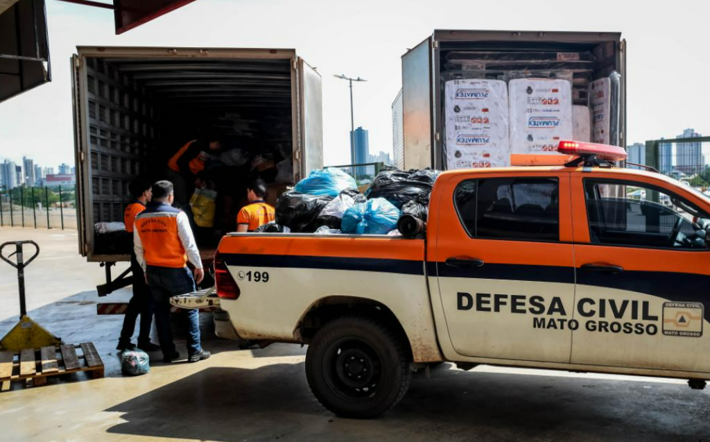 Governo de MT envia donativos para fam�lias atingidas por enchentes em Rio Branco e Salto do C�u