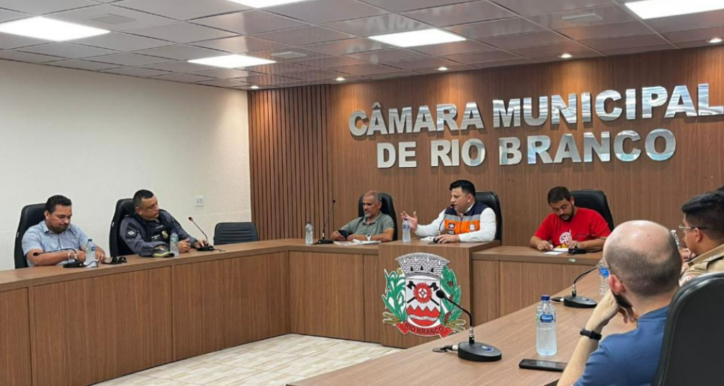 Governo de MT define a��es emergenciais para atender fam�lias atingidas pelas chuvas em Rio Branco e Salto do C�u