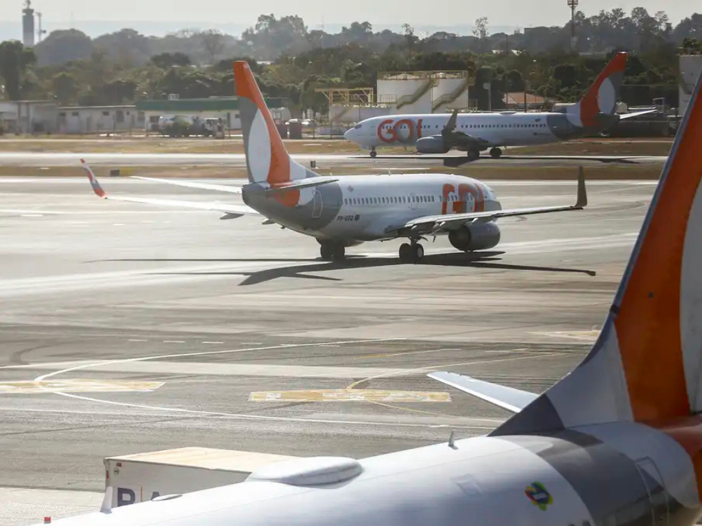 Azul e Gol assinam acordo para avaliar fus�o entre as a�reas