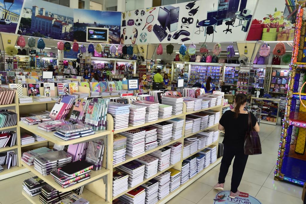 Procon-MT orienta consumidores sobre matr�culas e compra do material escolar