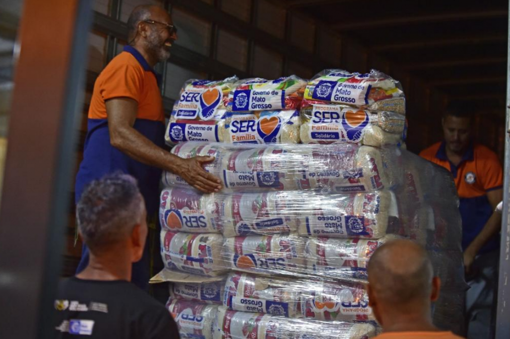 Primeira-dama de MT coordena envio de ajuda emergencial para cidades atingidas pelas chuvas