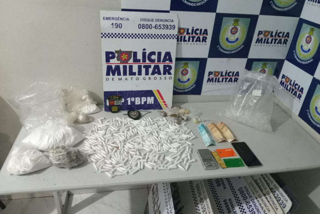 Homem � preso com mais de 300 por��es de drogas em Cuiab�