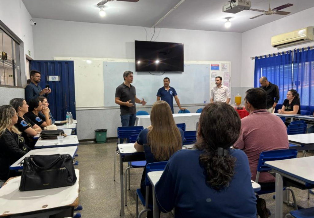 Secret�rio de Educa��o visita escolas em Tangar� da Serra e anuncia pr�xima parada em Rondon�polis