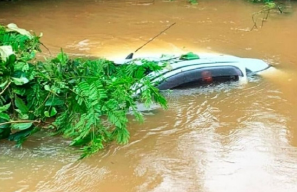 Mulher morre ap�s ve�culo cair em rio em Guarant� do Norte; Passageiro est� em estado grave