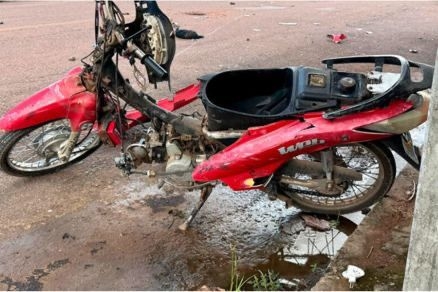 Adolescente morre ap�s colidir moto em carro no interior de MT