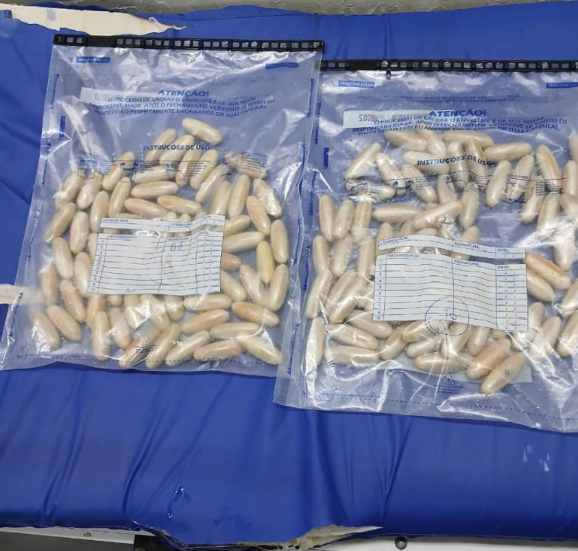 Pol�cia prende tr�s bolivianos que transportavam drogas dentro do corpo em Cuiab�