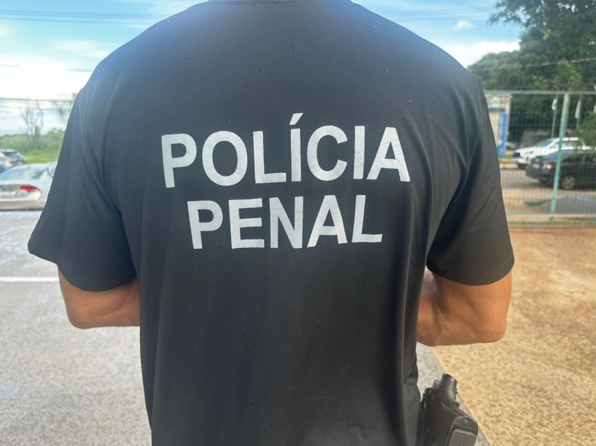 Mulher � presa ao tentar entrar com drogas na Cadeia P�blica de Paranatinga