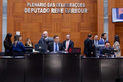 AL oficializa RGA de 4,83% para servidores, mas vai discuti novas regras para revis�o
