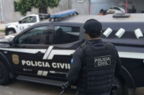 Policiais prende membro de fac��o em flagrante aplicando 'salve' em Juara