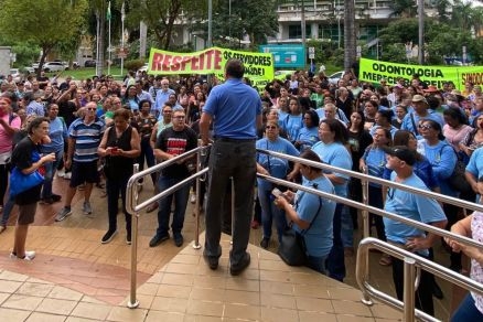 Servidores de Cuiab aprovam estado de greve e podem parar