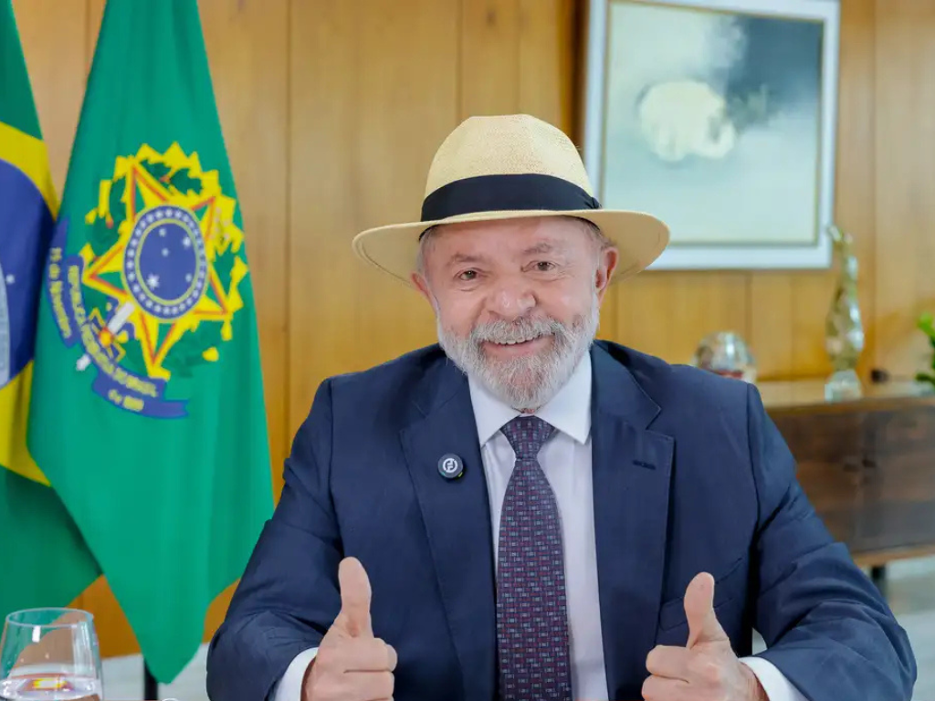 Lula faz exames de imagem da cabea e est liberado para viagens