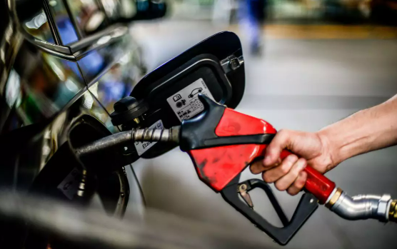 ICMS sobre combust�veis ter� reajuste a partir de s�bado; gasolina e etanol sobem R$ 0,10