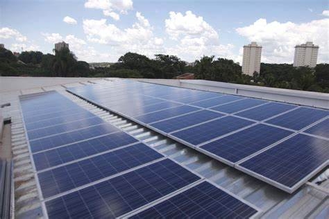 Justia condena empresas de energia solar a indenizar cliente por defeito em equipamento