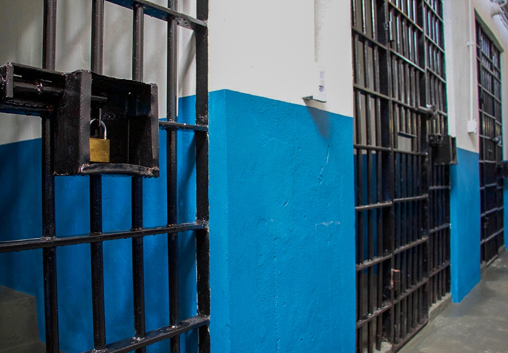 Oito detentos fogem ap�s cavarem buraco em pres�dio de Mato Grosso; 5 recapturados