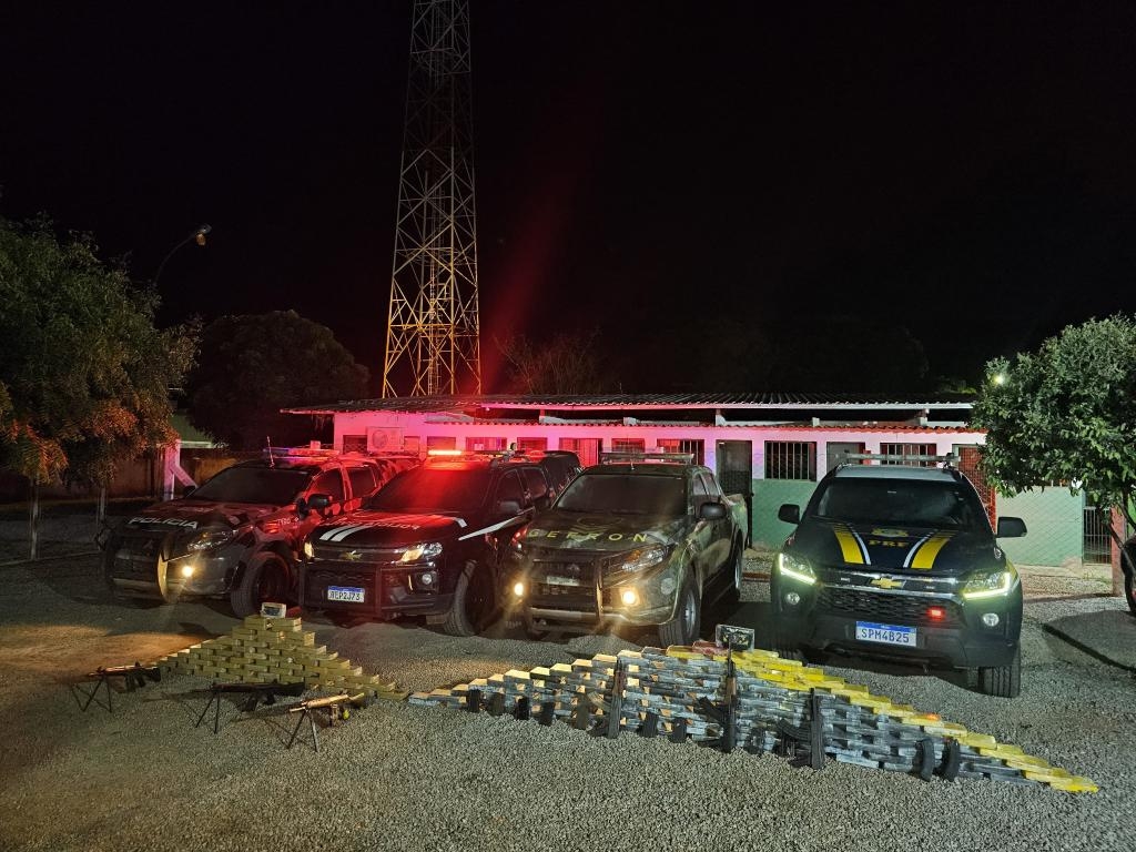 Pol�cia Militar prende quadrilha por tr�fico, apreende fuzis e 180 quilos de drogas