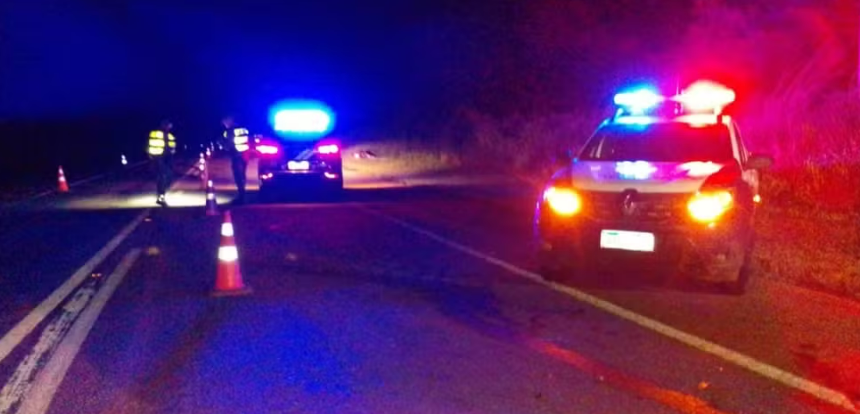 Acidente entre carro e moto deixa tr�s mortos na MT-130 em Rondon�polis