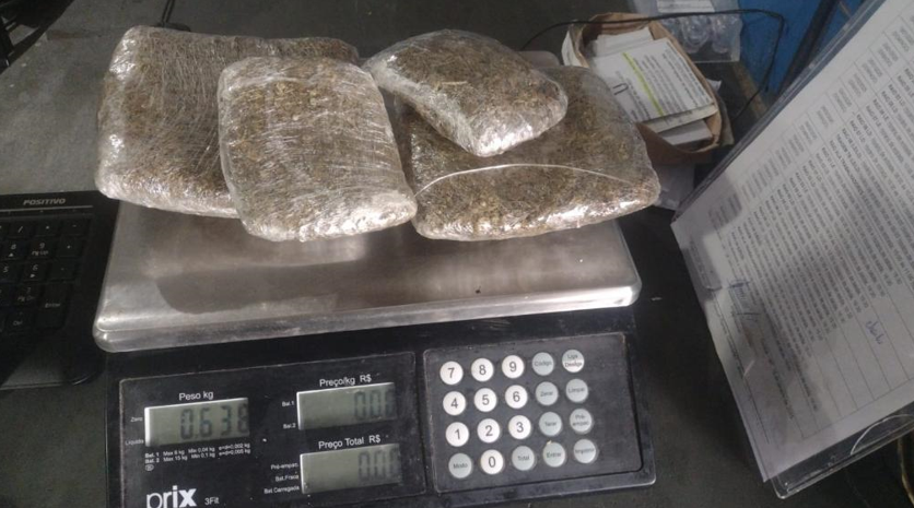 Mulher � presa ao tentar entrar com drogas na Penitenci�ria Central do Estado