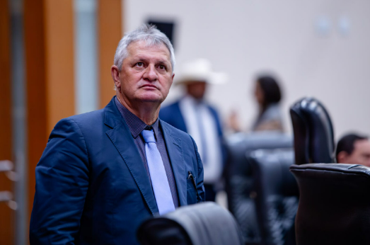 Deputado defende permanncia de Mauro no comando do UB mesmo com candidatura ao Senado
