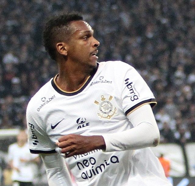 Ex-Corinthians e Galo, J� � preso por falta de pagamento de pens�o aliment�cia antes de jogo da S�rie B