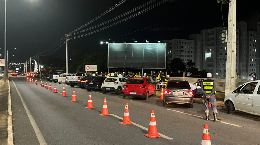 Opera��o Lei Seca prende sete condutores e remove 25 ve�culos em Cuiab�