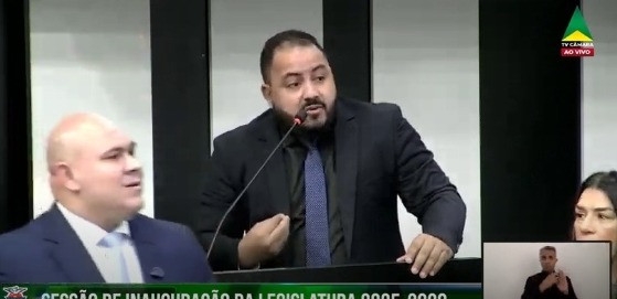 Jefferson acusa Abilio de nepotismo e prefeito se retira de sesso