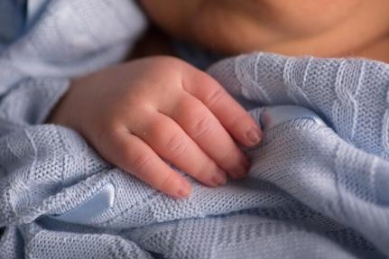 Rec�m-nascido morre enquanto dormia na cama com pais no interior de MT