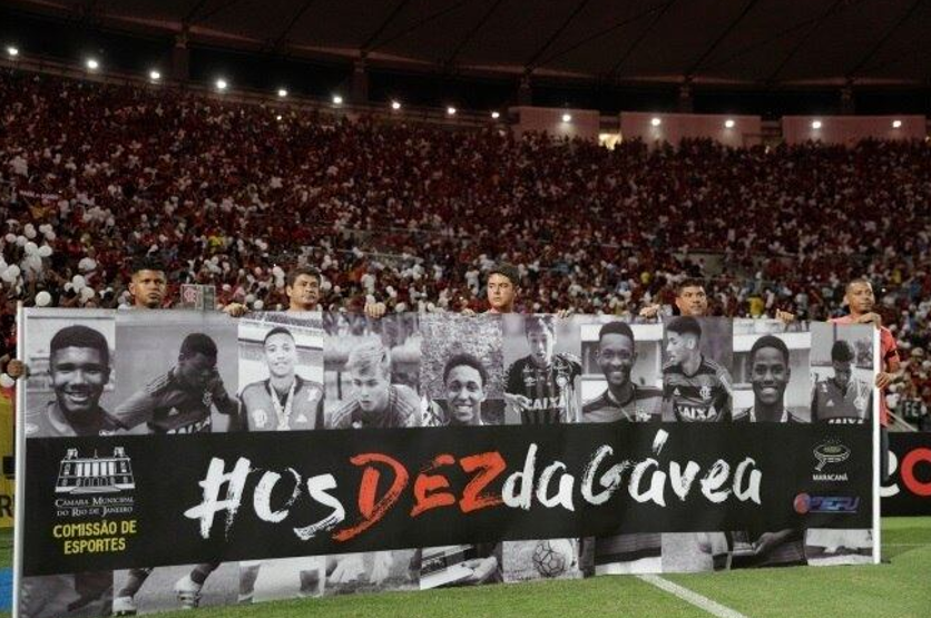 Flamengo homenageia v�timas da trag�dia do Ninho do Urubu seis anos ap�s o inc�ndio