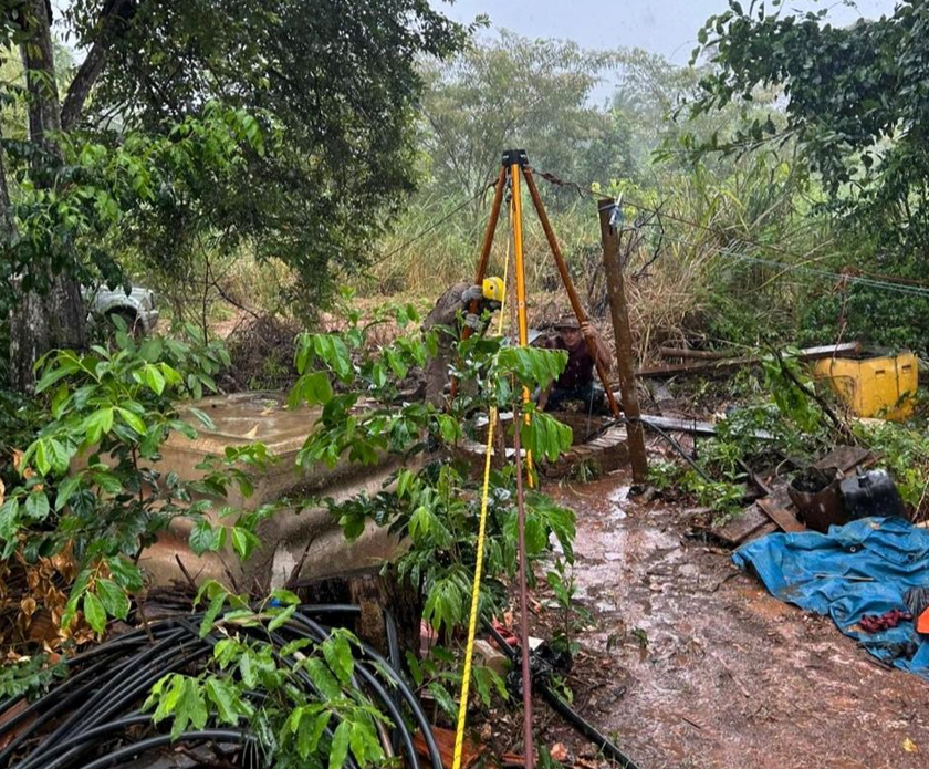 Bombeiros resgatam trabalhador que caiu em po�o de 20 metros em Pontes e Lacerda (MT)