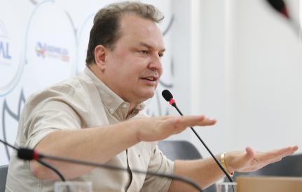 Max contesta pedido por mais sess�es na AL; 'n�o � pr�tico'