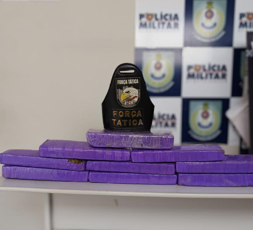 PM apreende 25 tabletes de maconha e prende tr�s pessoas por tr�fico em V�rzea Grande