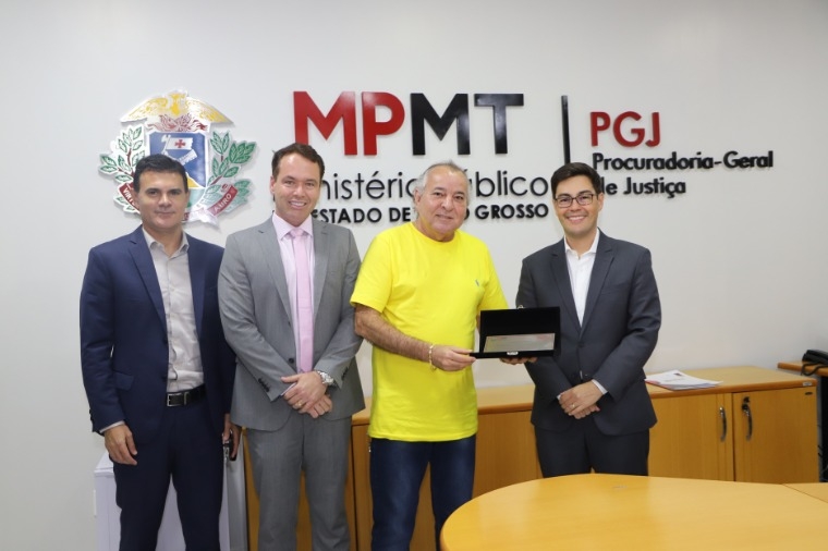 Grupo Gazeta de Comunica��o � homenageado por parceria com MPMT