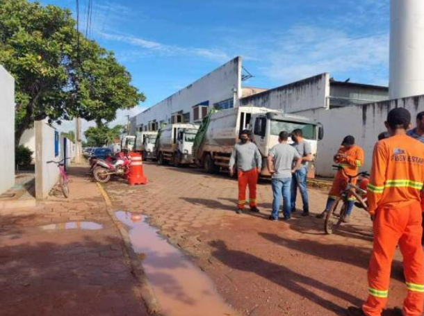 Funcion�rios terceirizados da Prefeitura de Cuiab� paralisam atividades por atraso salarial