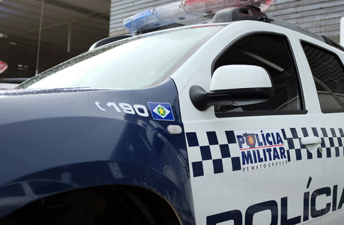 Mulher tem dedo decepado ao ser atacada pelo marido com fac�o em Cuiab�