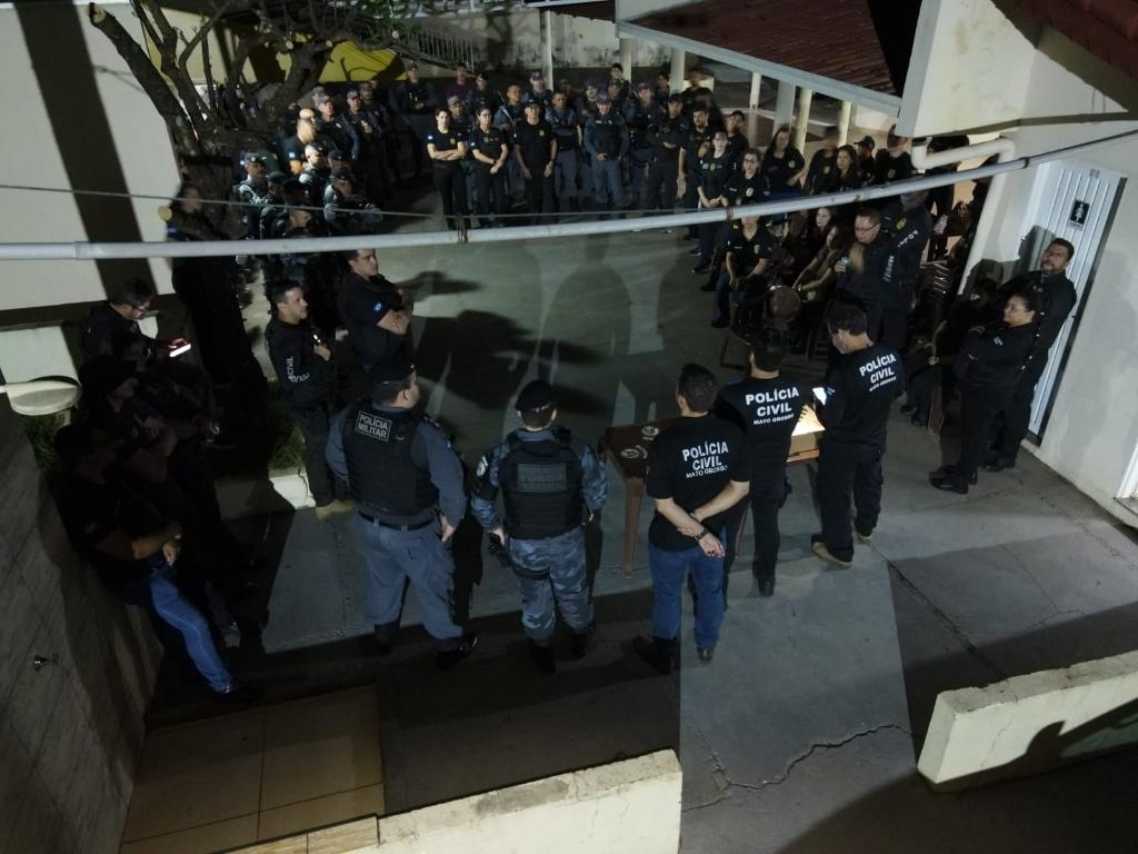 Pol�cias Civil e Militar cumprem 28 mandados contra o tr�fico de drogas em Barra do Gar�as