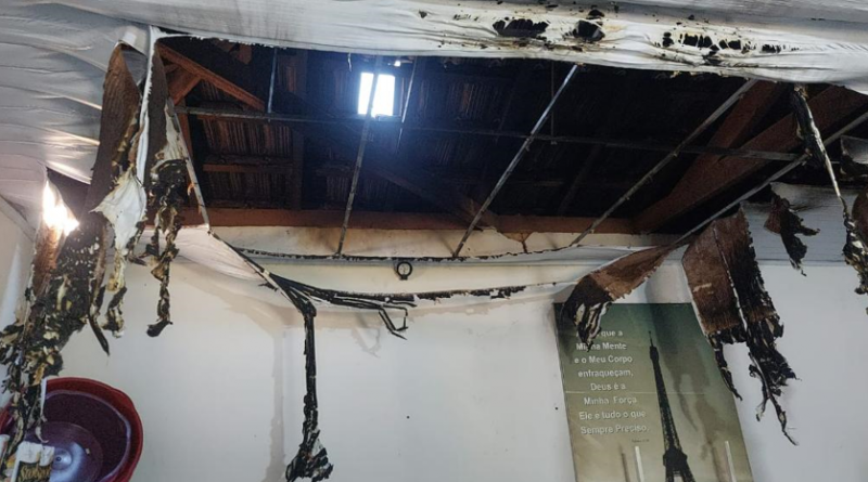 Tr�s pessoas s�o presas por suspeita de inc�ndio criminoso em supermercado de General Carneiro