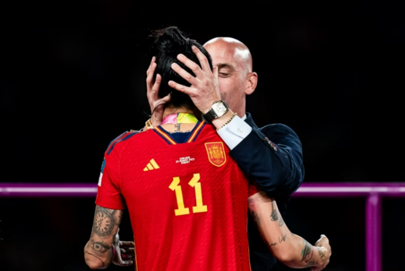 Ex-presidente da Federa��o Espanhola � condenado por agress�o sexual