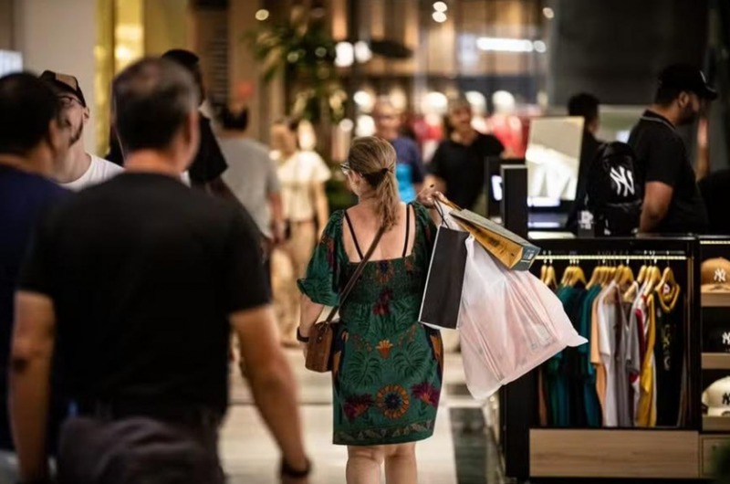 Inten��o de consumo das fam�lias recua 0,2% em fevereiro, aponta CNC