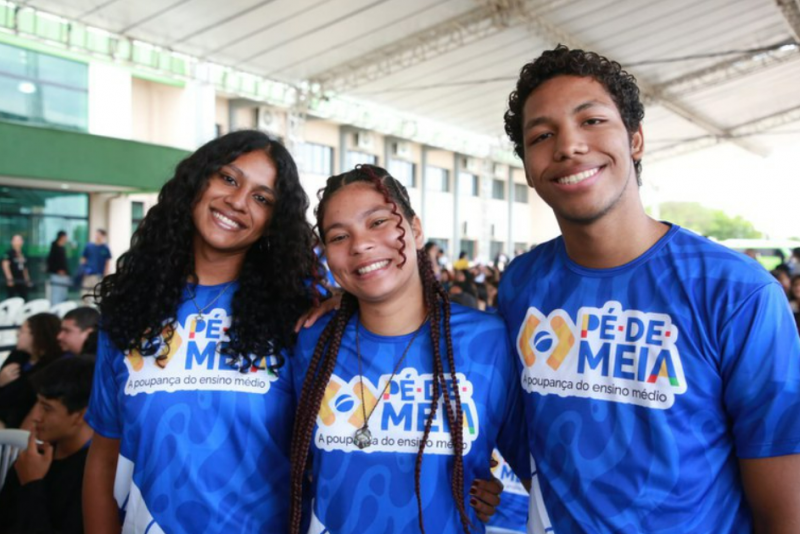 MEC inicia pagamento do P�-de-Meia para estudantes do ensino m�dio na pr�xima semana