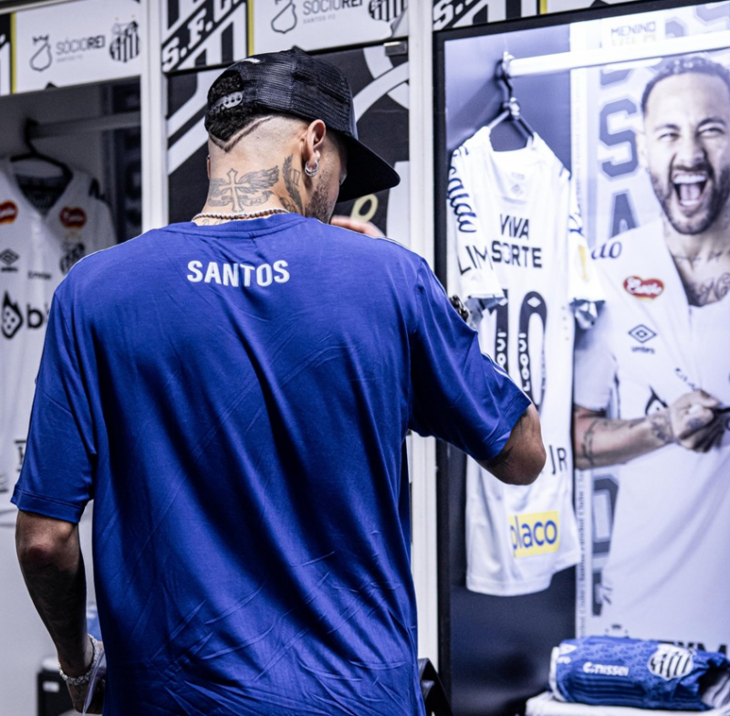 Arm�rio de Neymar na Vila Belmiro ser� leiloado junto com itens pessoais do jogador