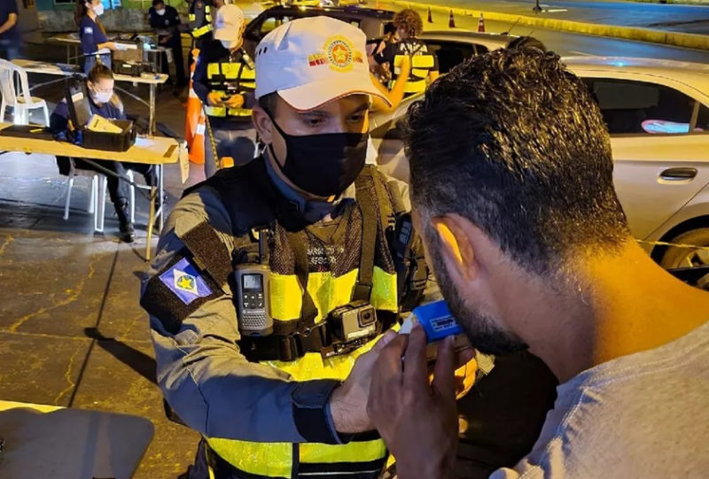 Seguran�a intensifica abordagens da Opera��o Lei Seca durante Carnaval