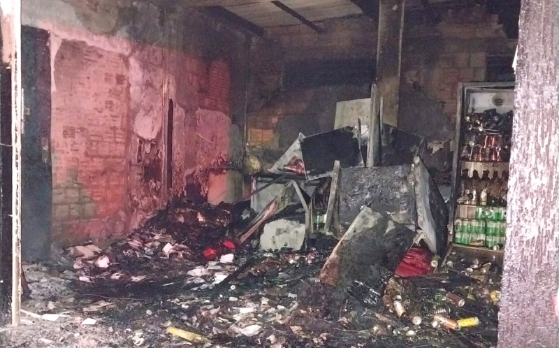 Inc�ndio de grandes propor��es destr�i lanchonete em Rondon�polis