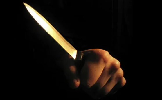 Adolescente esfaqueia padrasto para defender m�e de agress�es