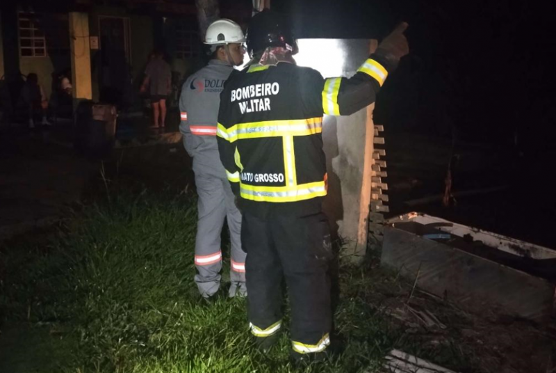 Corpo de Bombeiros combate inc�ndio em resid�ncia em V�rzea Grande