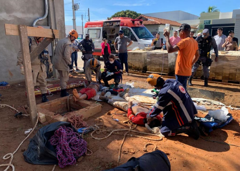 Bombeiros resgatam duas v�timas de intoxica��o por gases em cisterna em Primavera do Leste