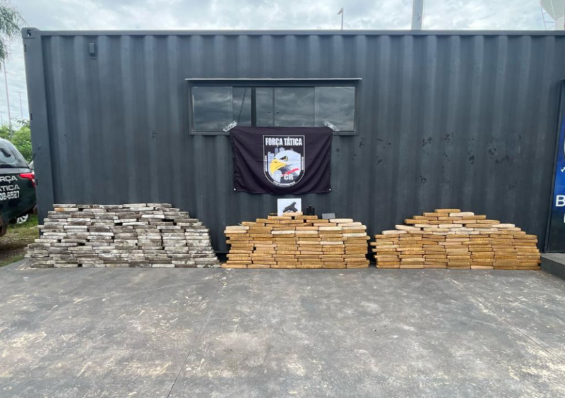 For�a T�tica apreende 303 tabletes de maconha e prende homem por tr�fico em Cuiab�