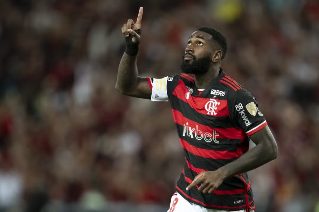 Flamengo domina Bol�var e garante vit�ria por goleada