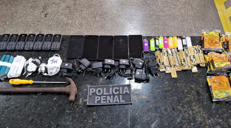 Pol�cia Penal apreende celulares, ferramentas e outros il�citos arremessados para dentro de penitenci�ria
